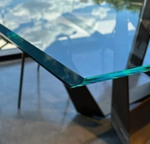 Bordo bisellato inverso